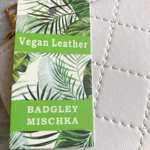 Badgley Mischka White Short Card Wallet NWT - Picture 8 of 8